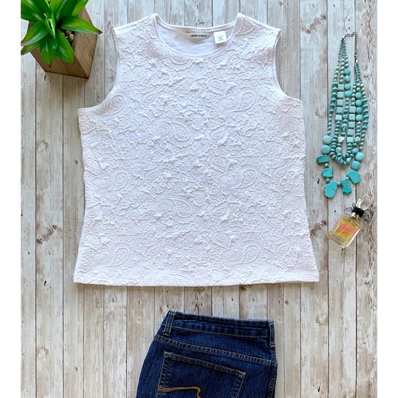 Laura Ashley Tops - Laura Ashley sleeveless popcorn white tank cami